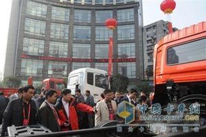 東風(fēng)商用車首屆隨車起重物流論壇開幕