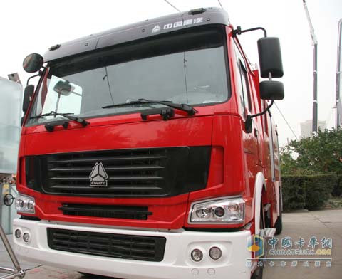 重汽參加消防車(chē)展