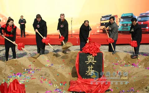 中國重汽與德國大陸汽車集團合作項目在濟南臨港工業(yè)園奠基