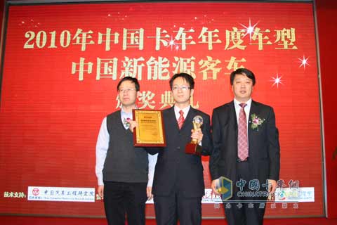 乘龍609：榮膺中國卡車年度車型評選“2010年年度中卡” 獎