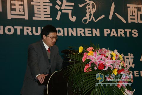 中國(guó)重汽(香港)有限公司配件銷售部副總經(jīng)理王月昌