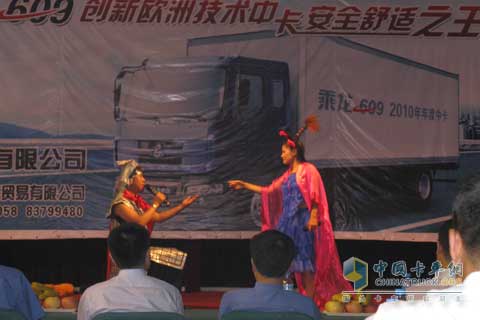 精彩二人轉表演 上演“神話”