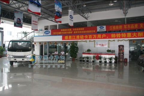 馮滿洪說他們依然選擇江淮，因?yàn)榻磿屗麄兊某删透蟆? width=