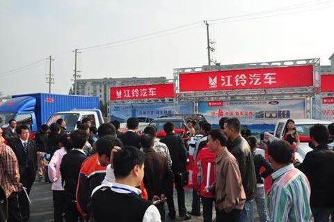百?gòu)?qiáng)巡展成商用車企開拓二三級(jí)市場(chǎng)平臺(tái)