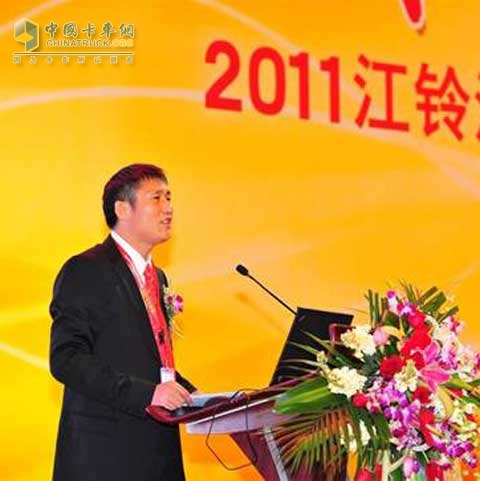 江鈴汽車股份有限公司副總裁、江鈴汽車銷售總公司 李青做年會報告