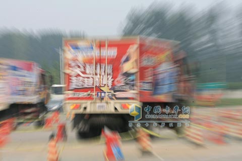 “乘龍汽車杯”首屆全國(guó)中卡極限挑戰(zhàn)賽鄭州站比賽