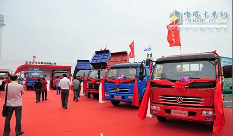 東風(fēng)汽車股份農(nóng)機(jī)展展臺(tái)