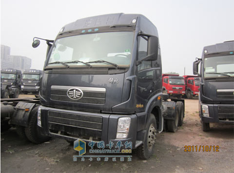 一汽解放 新大威6*4牽引車